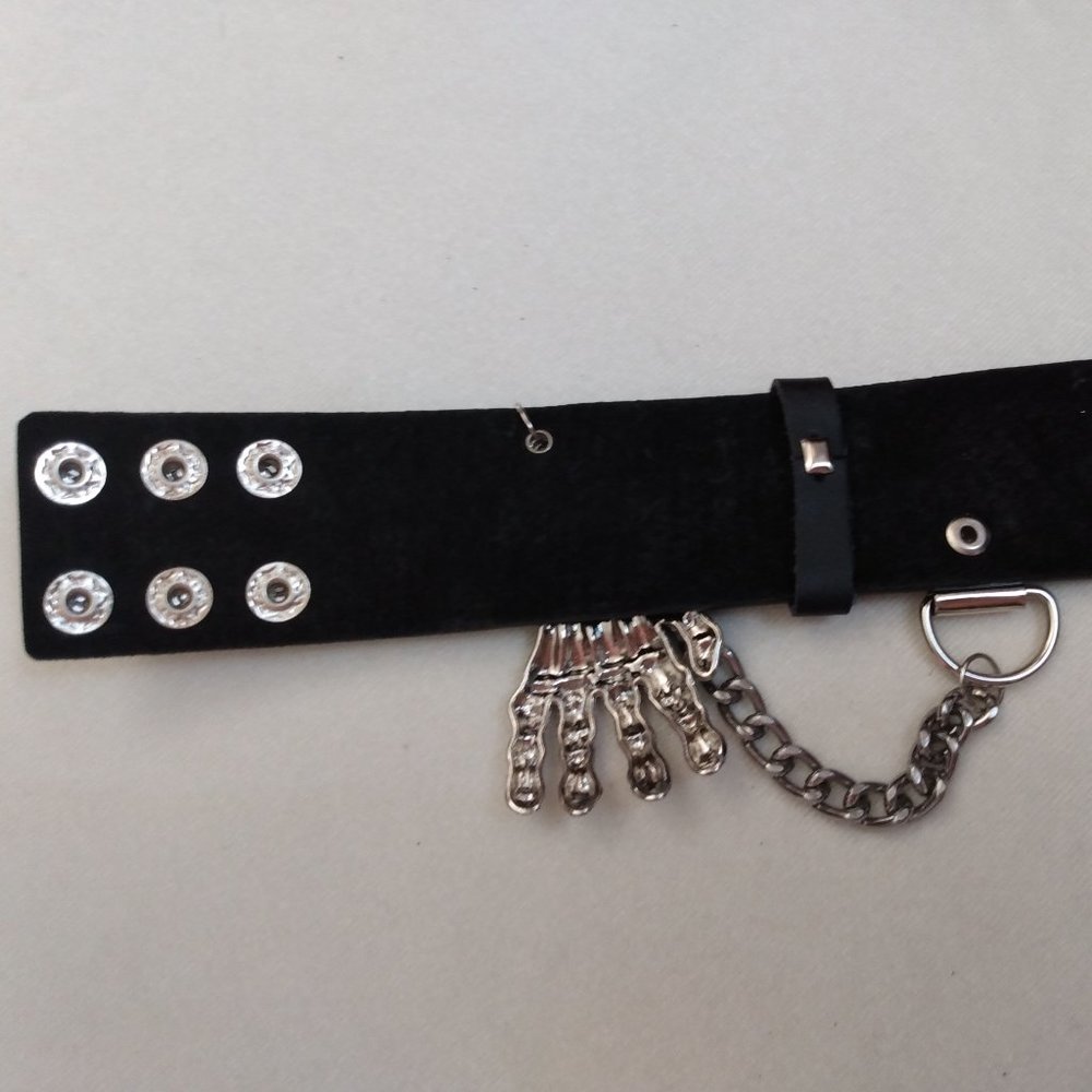 Skeleton Hand & Chain Cuff - Picture 4 of 5